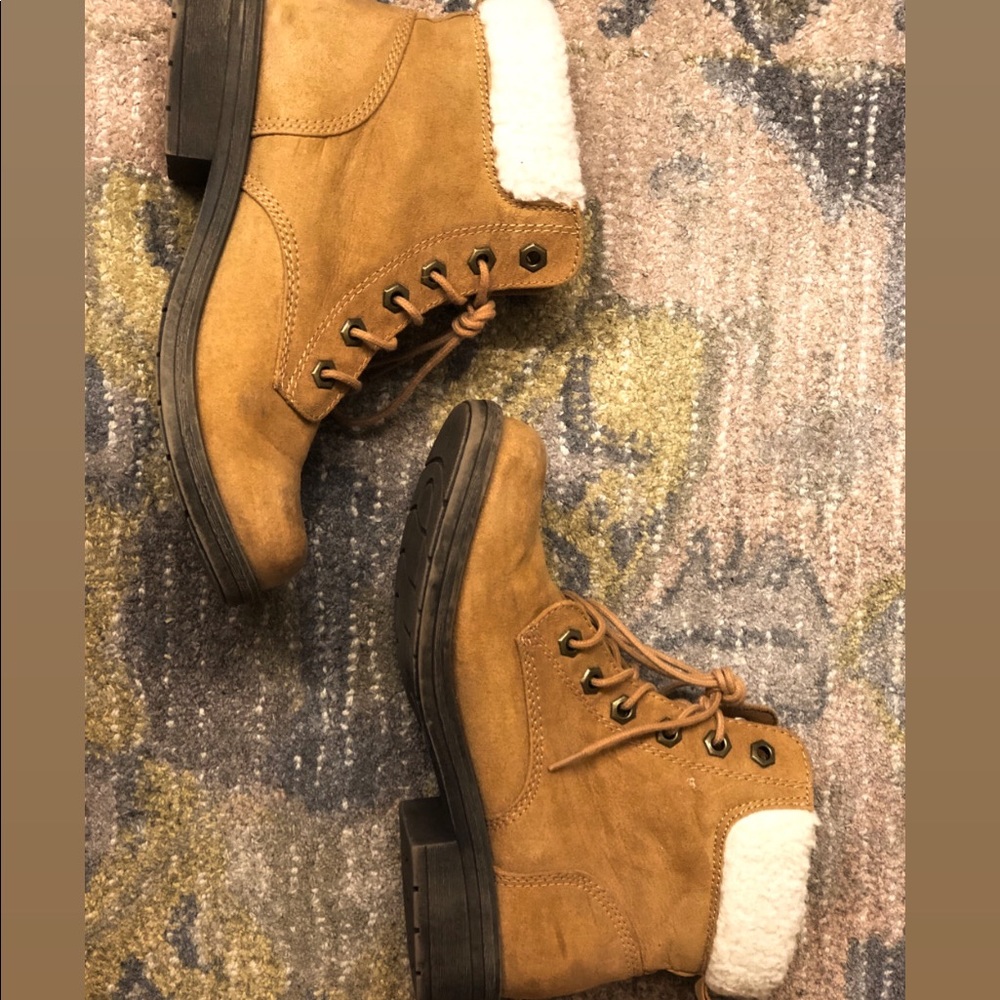 American Eagle brown boots